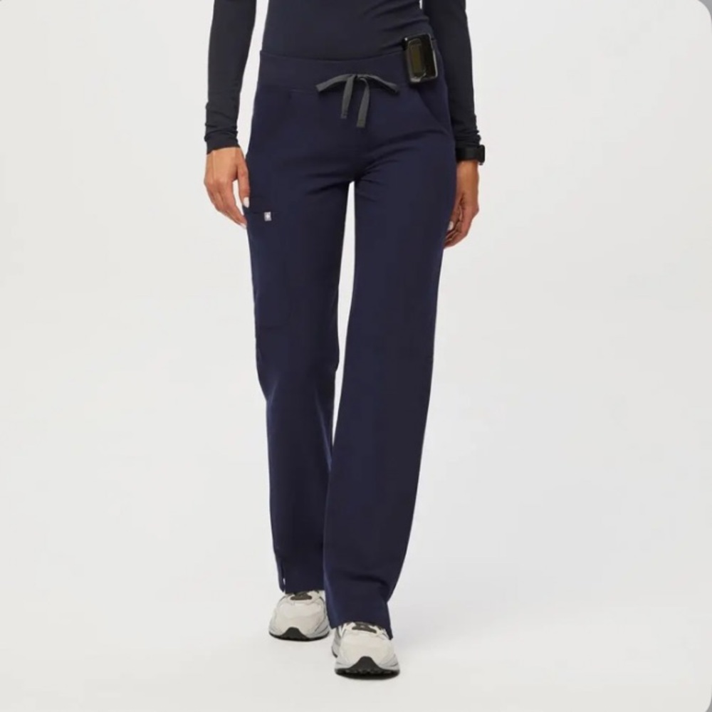 Figs Straight Leg Scrub Pants in Navy Blue